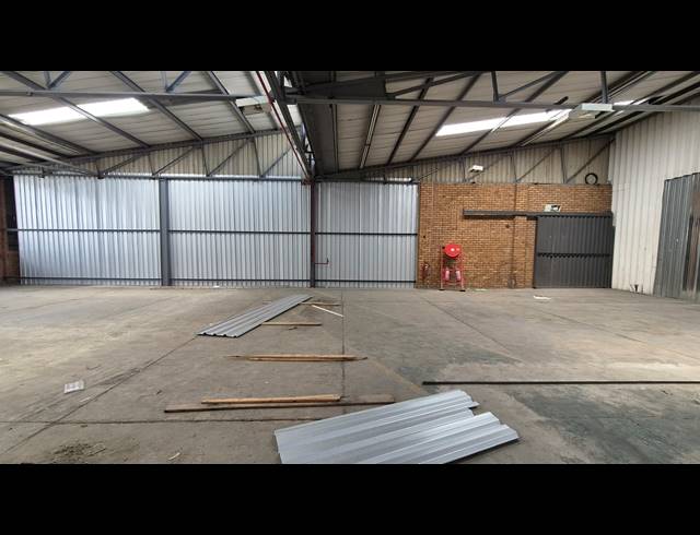294M² WAREHOUSE TO LET IN ISANDO